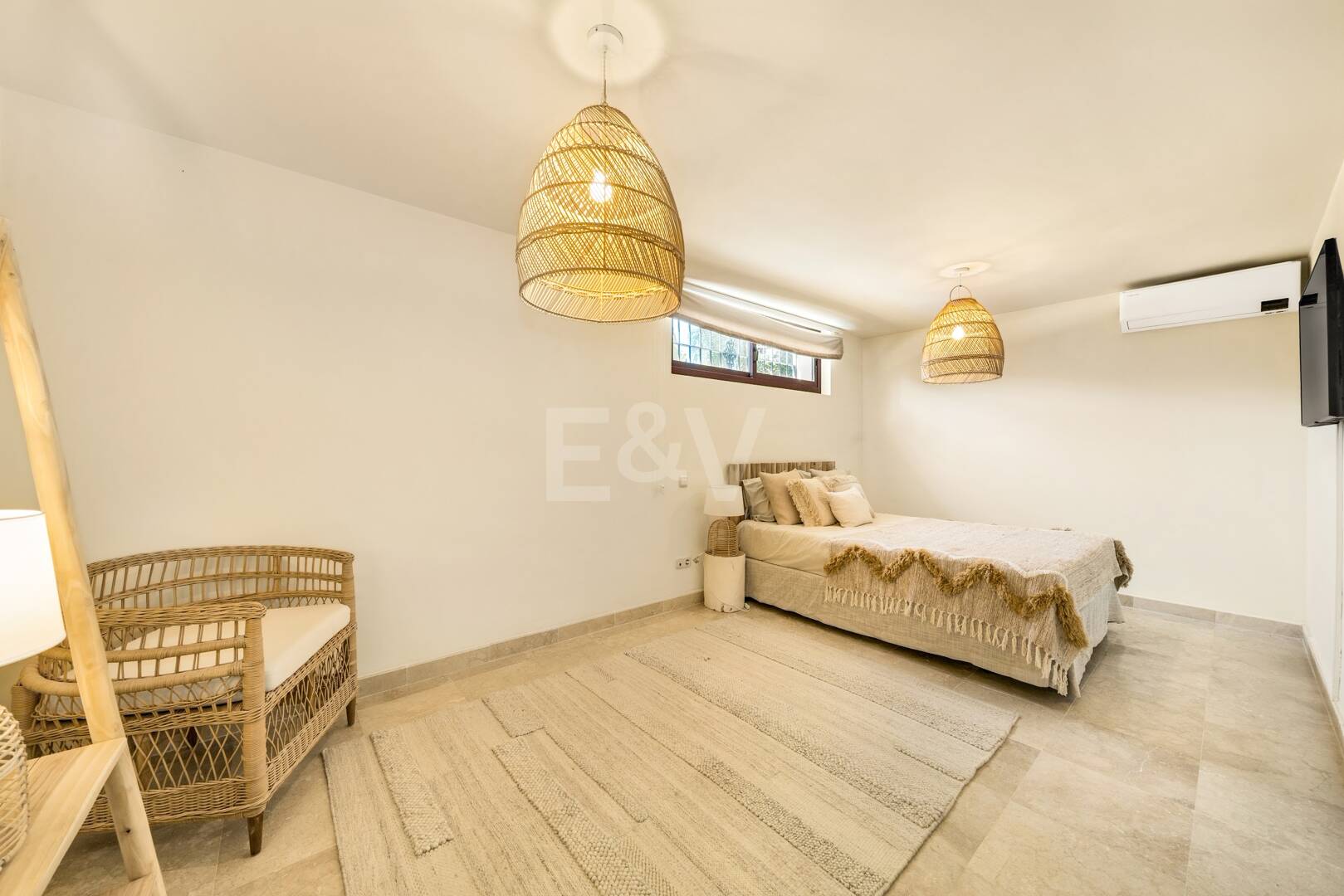 Elegant Semi-detached Villa i La Alzambra, nära Puerto Banus