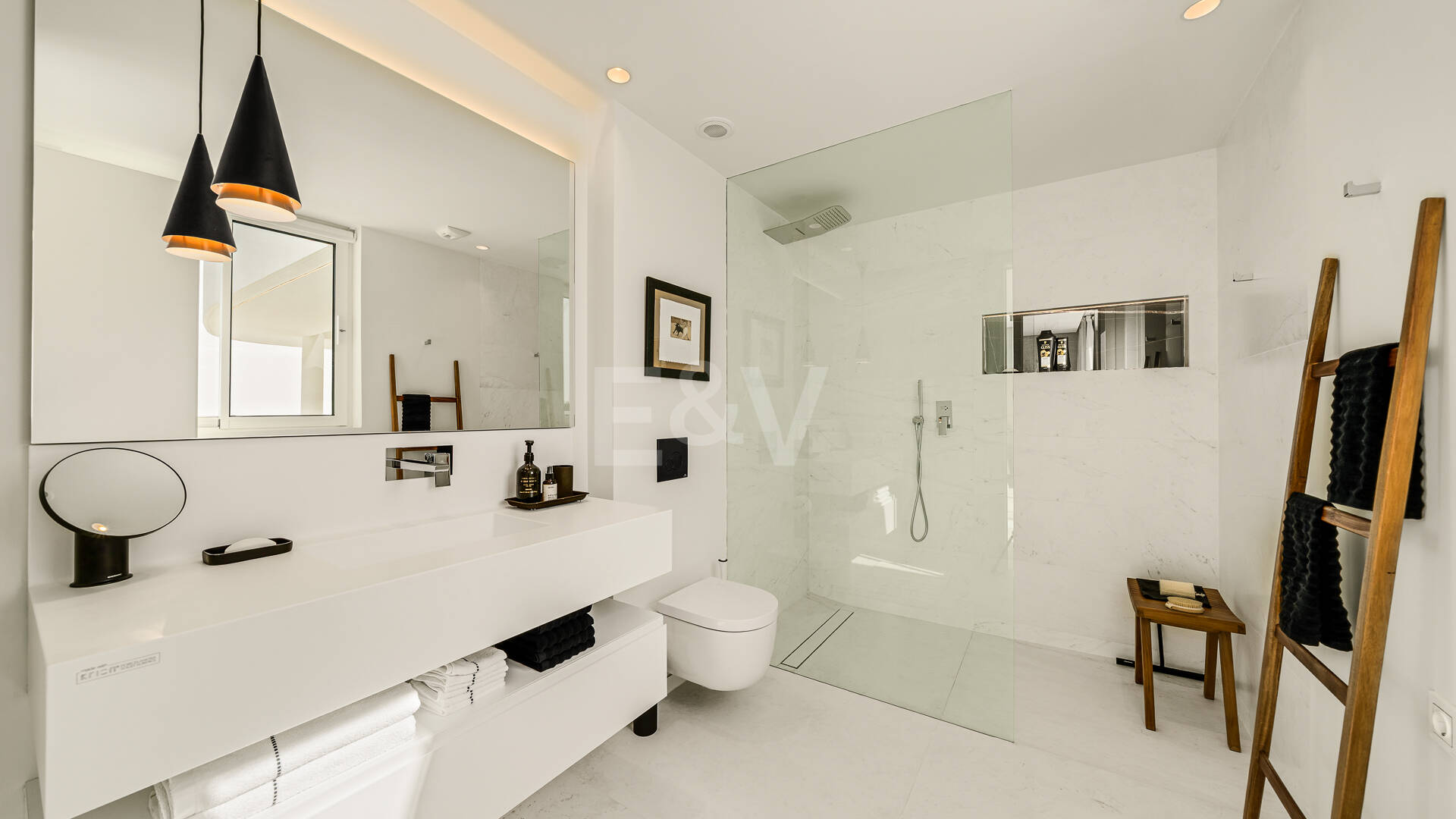 Elegante ático dúplex en Palo Alto Marbella con vistas panorámicas