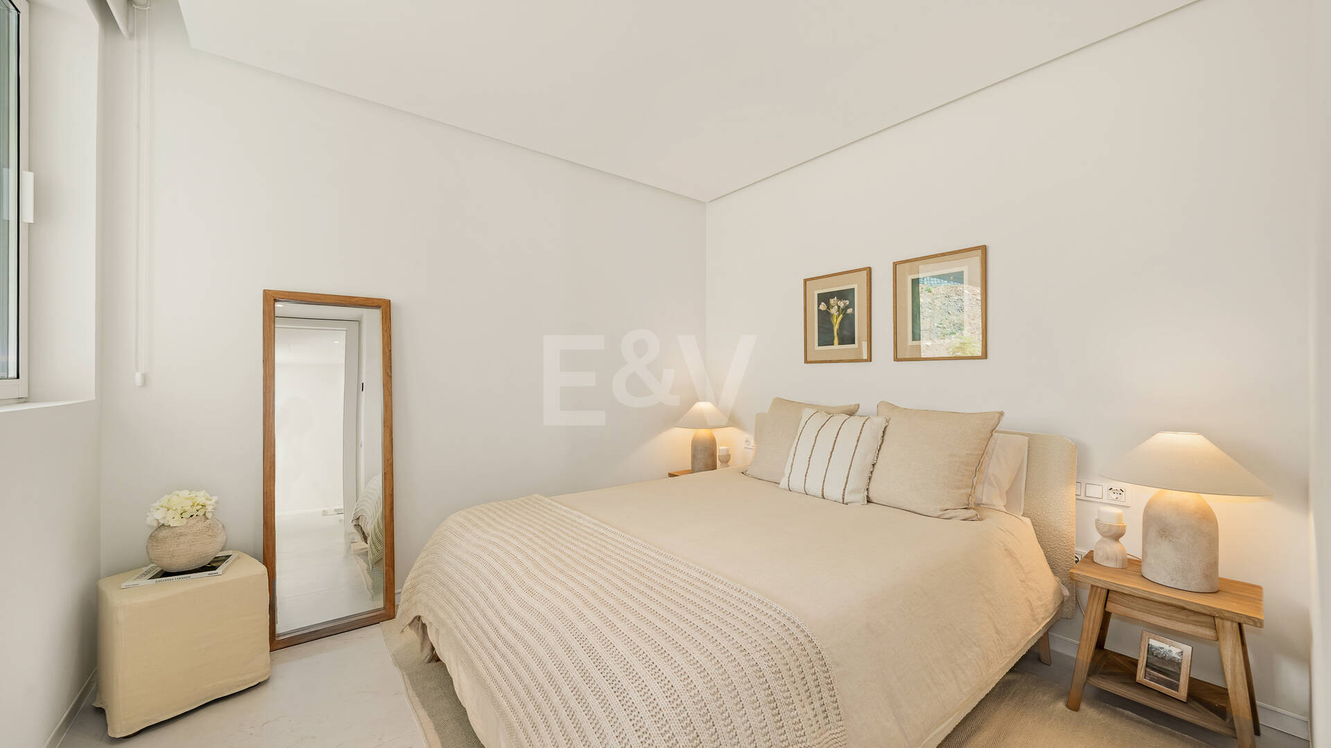 Elegante ático dúplex en Palo Alto Marbella con vistas panorámicas