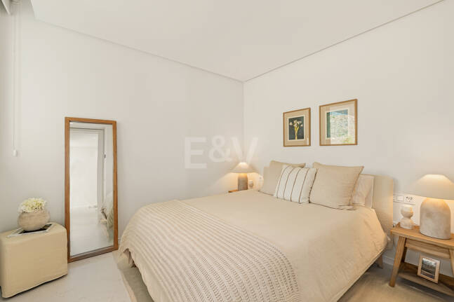 Elegante ático dúplex en Palo Alto Marbella con vistas panorámicas