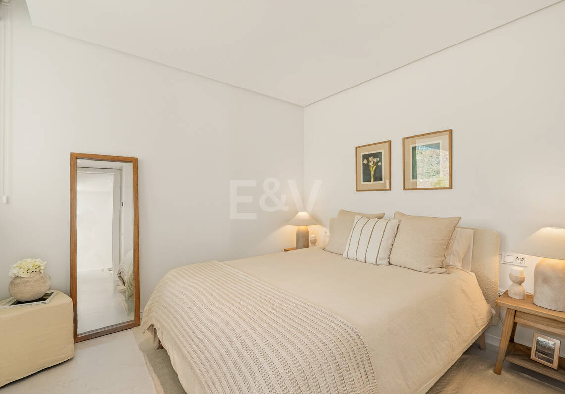 Elegante ático dúplex en Palo Alto Marbella con vistas panorámicas