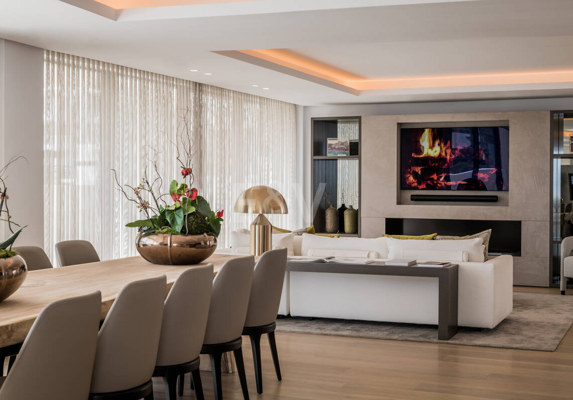 Elegante ático dúplex en Palo Alto Marbella con vistas panorámicas