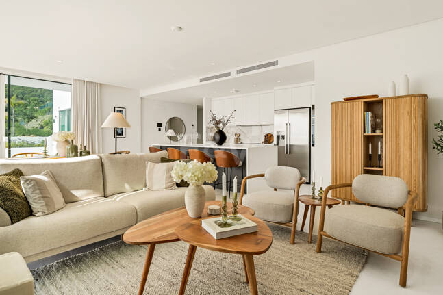 Elegante ático dúplex en Palo Alto Marbella con vistas panorámicas