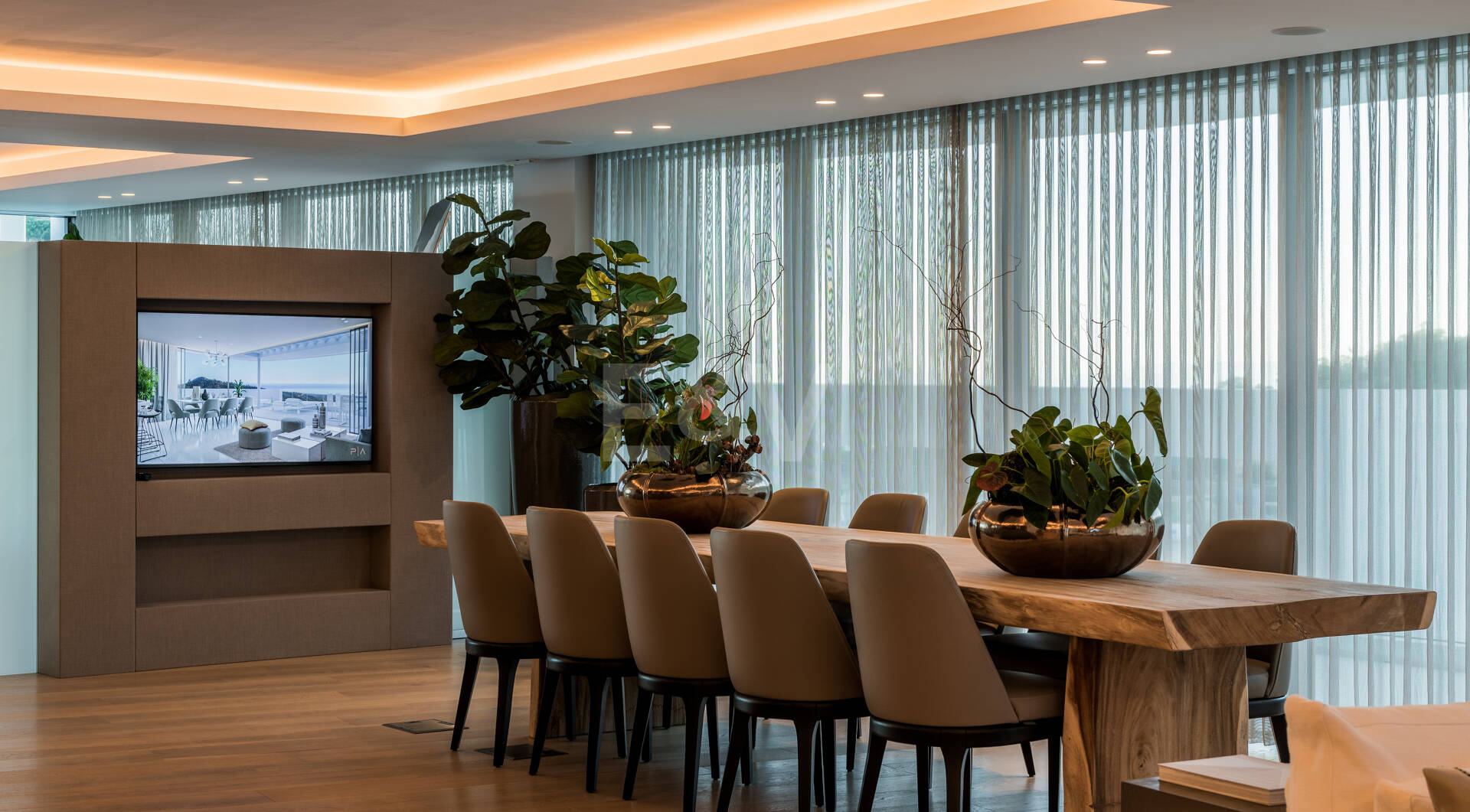 Elegante ático dúplex en Palo Alto Marbella con vistas panorámicas