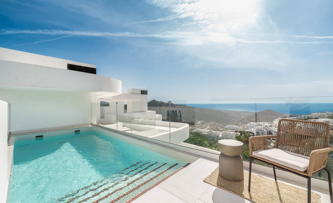 Penthouse till salu i Palo Alto, Ojen with 3 bedrooms, 3 bathrooms, built in 2024 and has pool (private), garage...