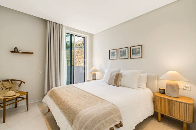 Elegante ático dúplex en Palo Alto Marbella con vistas panorámicas