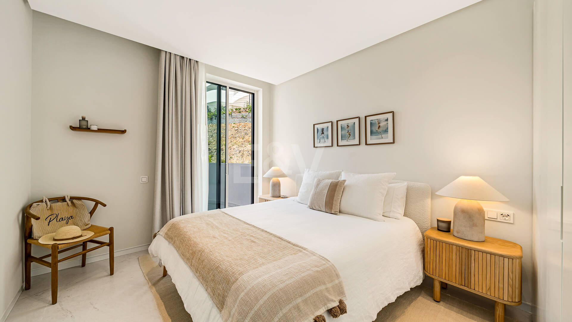 Elegante ático dúplex en Palo Alto Marbella con vistas panorámicas