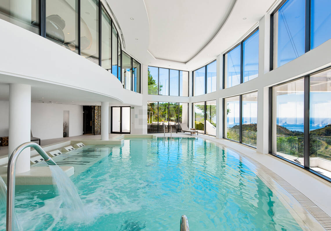 Elegante ático dúplex en Palo Alto Marbella con vistas panorámicas