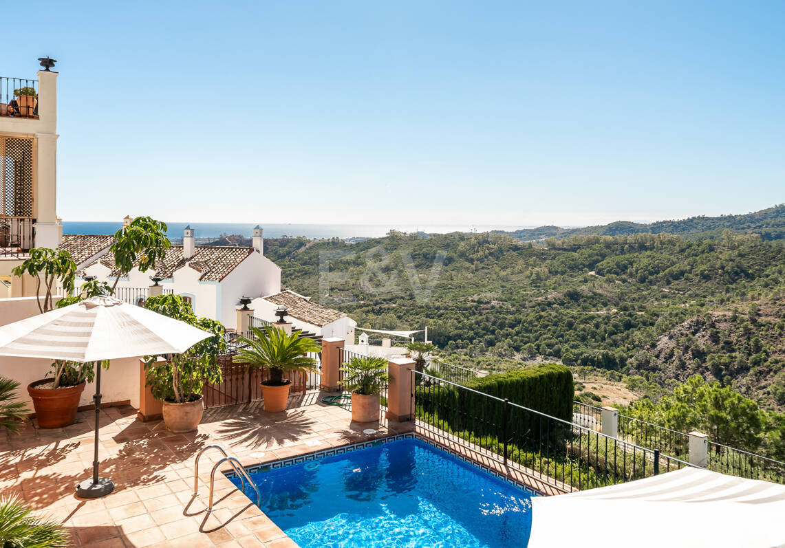 Contemporary Villa with Panoramic Views in La Heredia of Monte Mayor