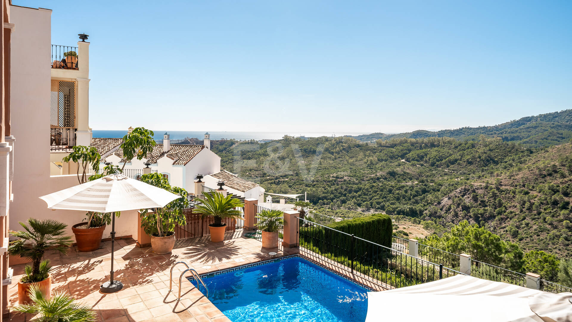 Contemporary Villa with Panoramic Views in La Heredia of Monte Mayor