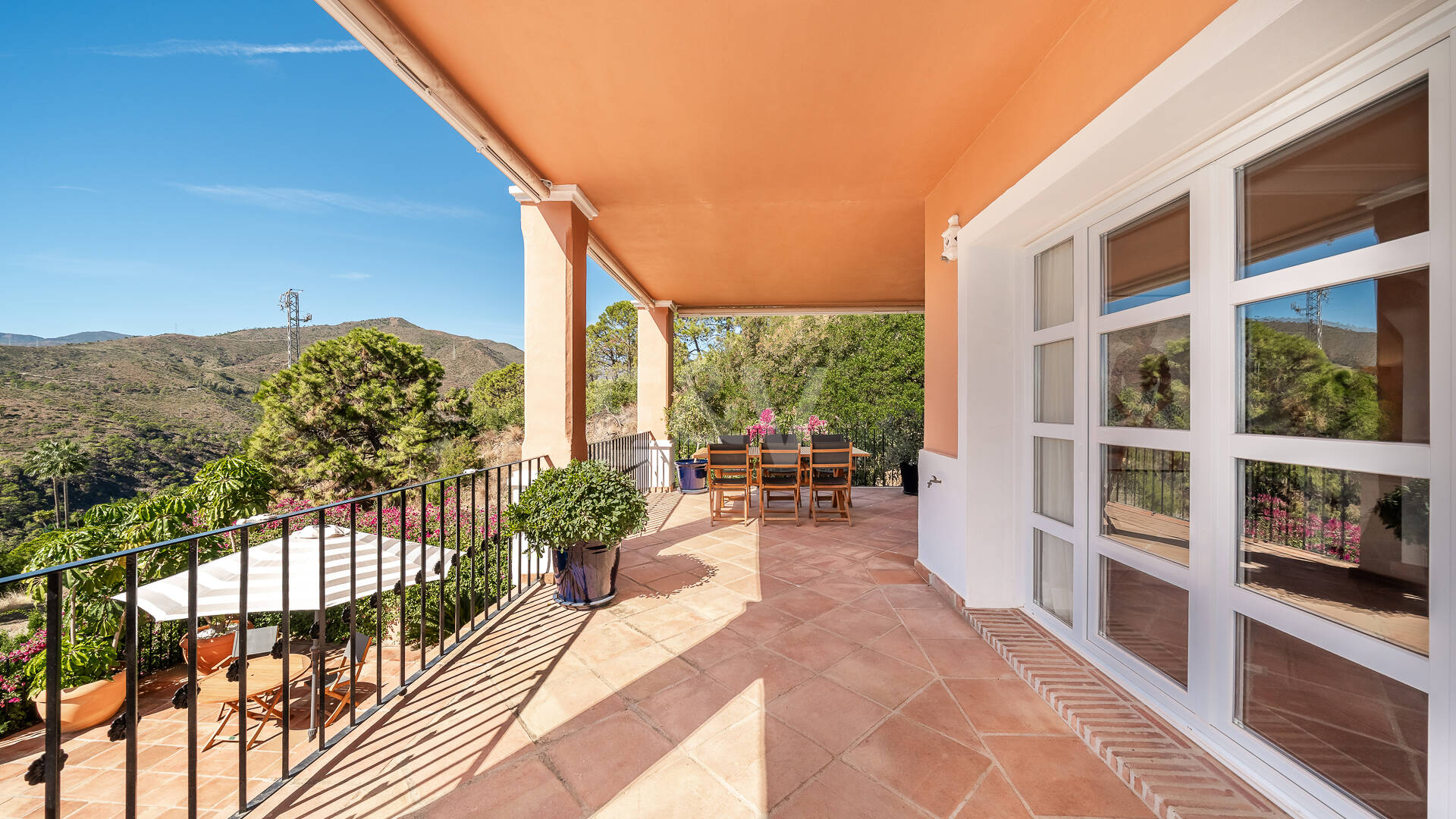 Contemporary Villa with Panoramic Views in La Heredia of Monte Mayor