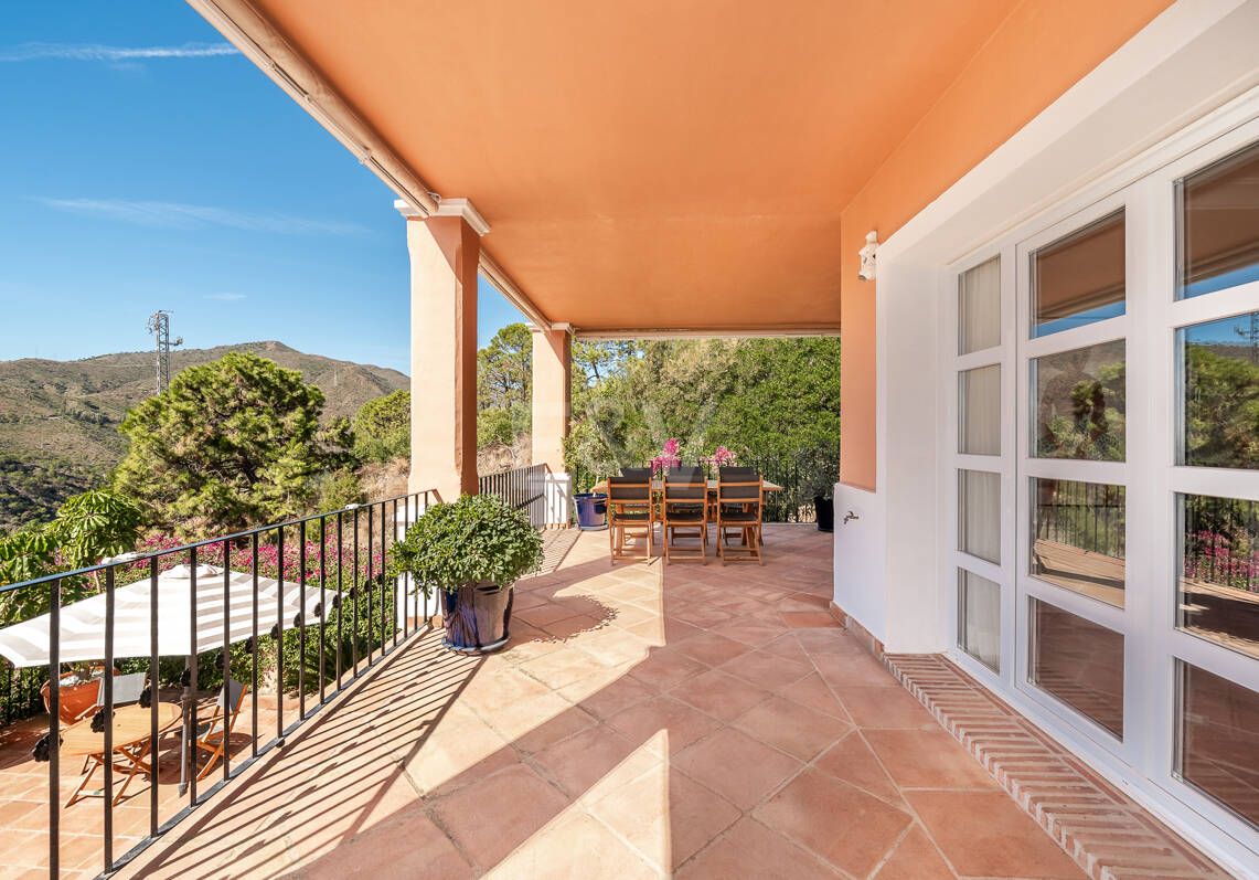 Contemporary Villa with Panoramic Views in La Heredia of Monte Mayor