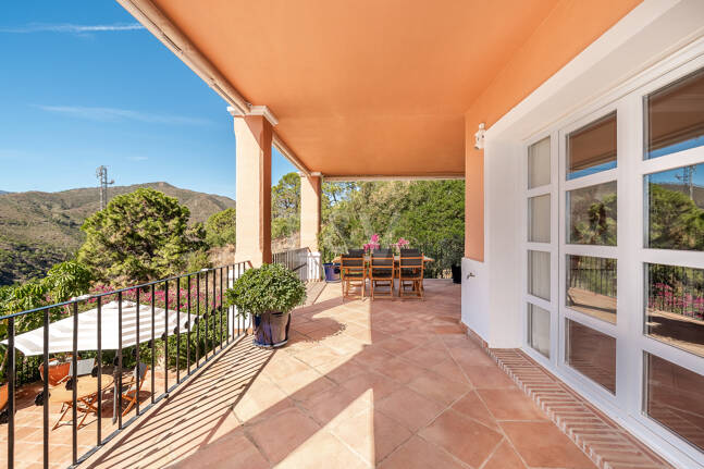 Contemporary Villa with Panoramic Views in La Heredia of Monte Mayor