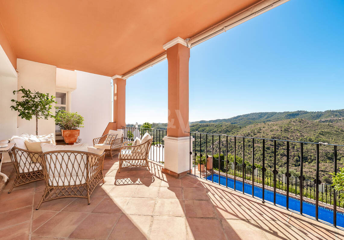 Contemporary Villa with Panoramic Views in La Heredia of Monte Mayor
