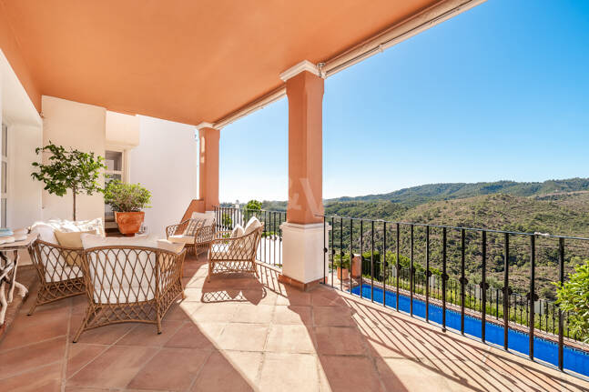 Contemporary Villa with Panoramic Views in La Heredia of Monte Mayor