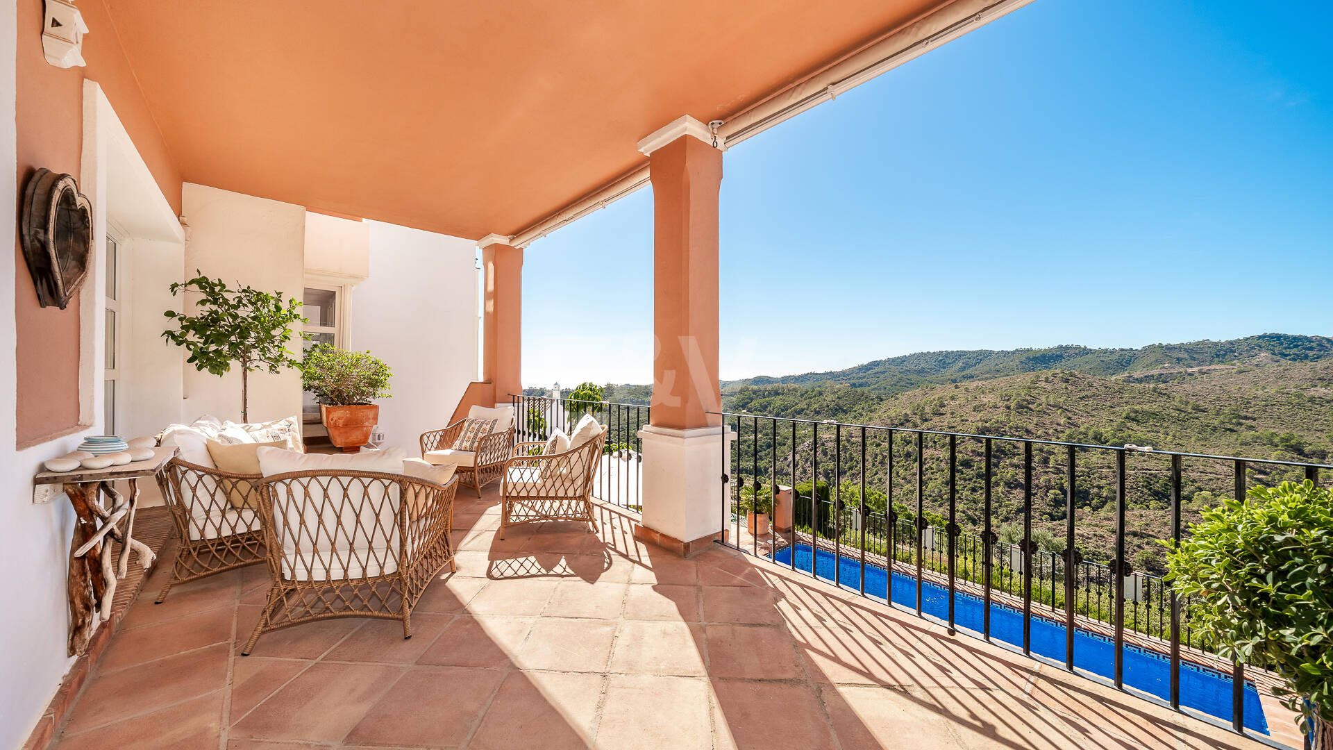 Contemporary Villa with Panoramic Views in La Heredia of Monte Mayor