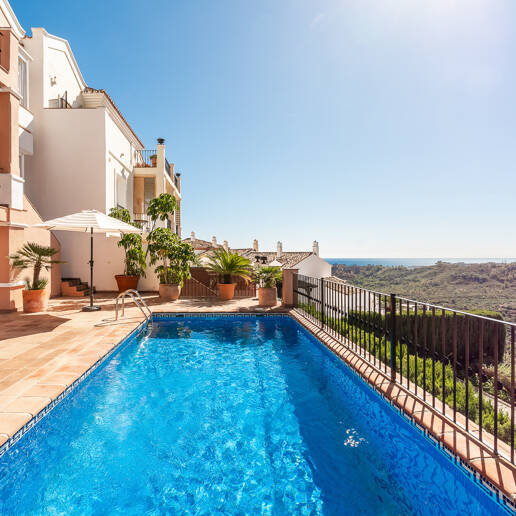 Contemporary Villa with Panoramic Views in La Heredia of Monte Mayor