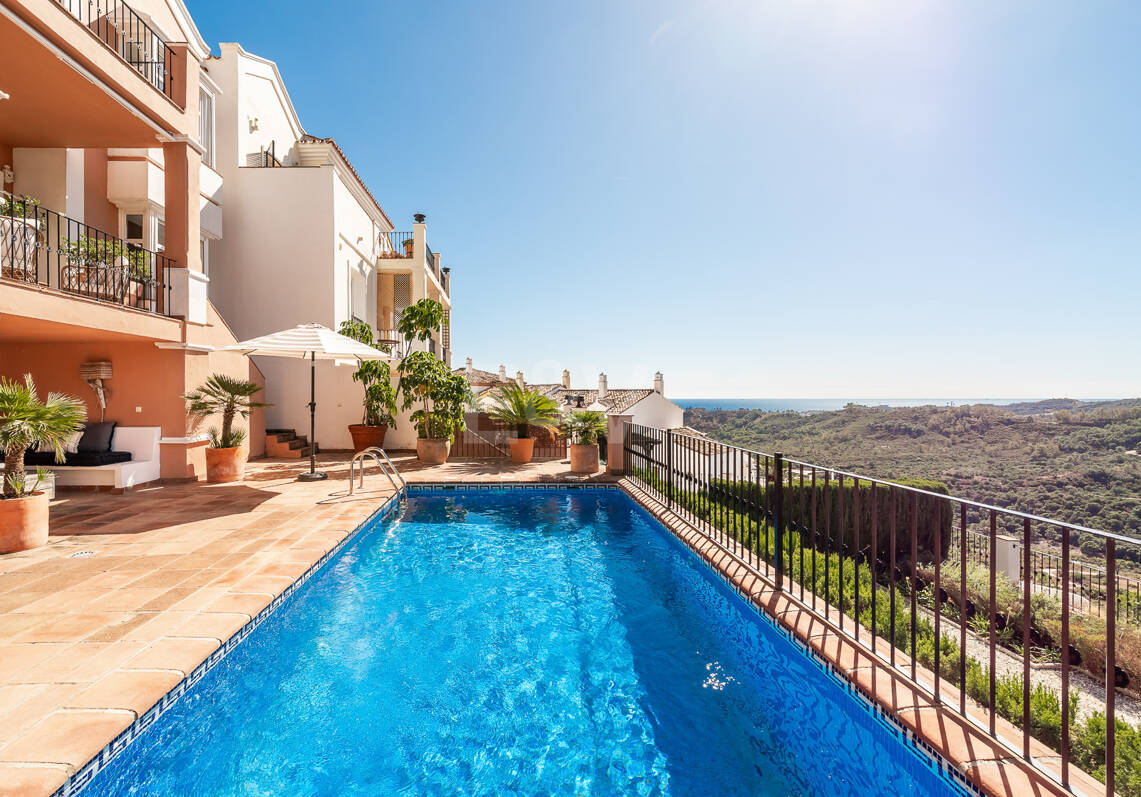 Contemporary Villa with Panoramic Views in La Heredia of Monte Mayor