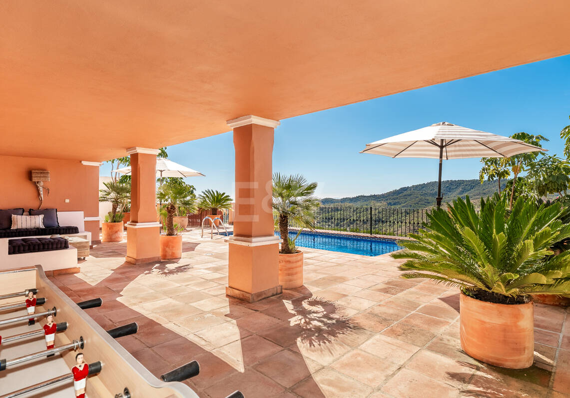 Contemporary Villa with Panoramic Views in La Heredia of Monte Mayor