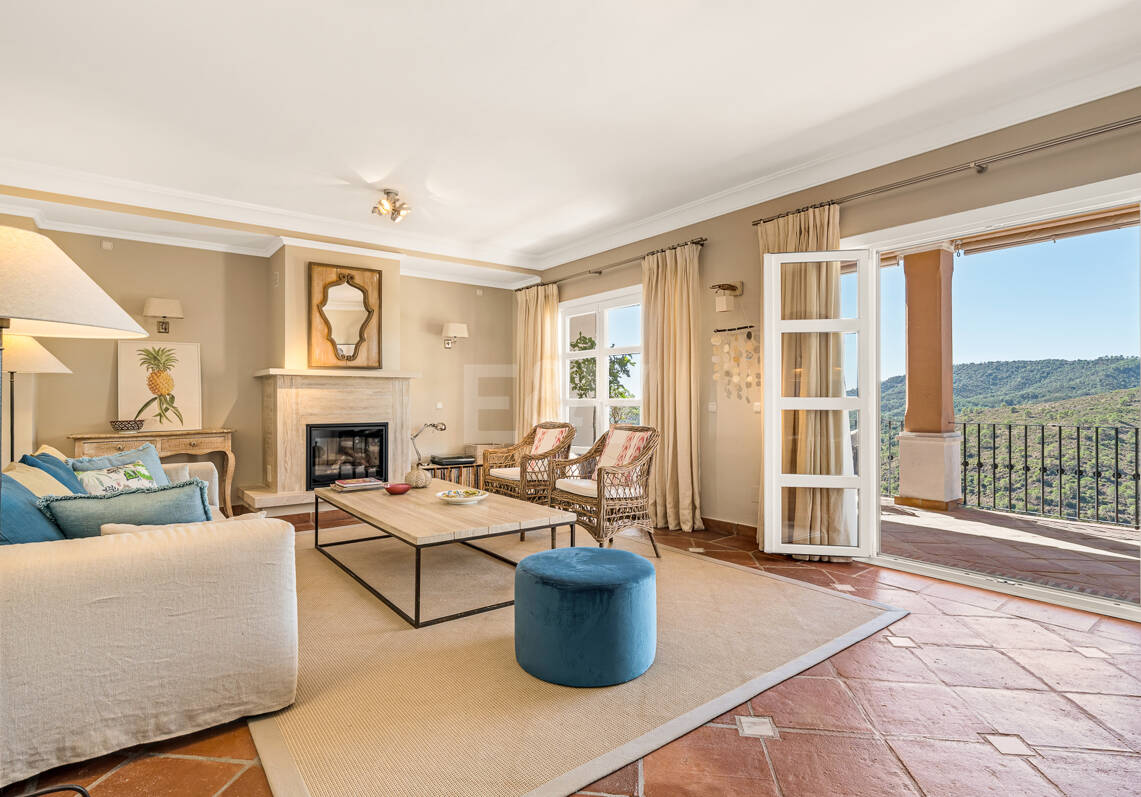 Contemporary Villa with Panoramic Views in La Heredia of Monte Mayor