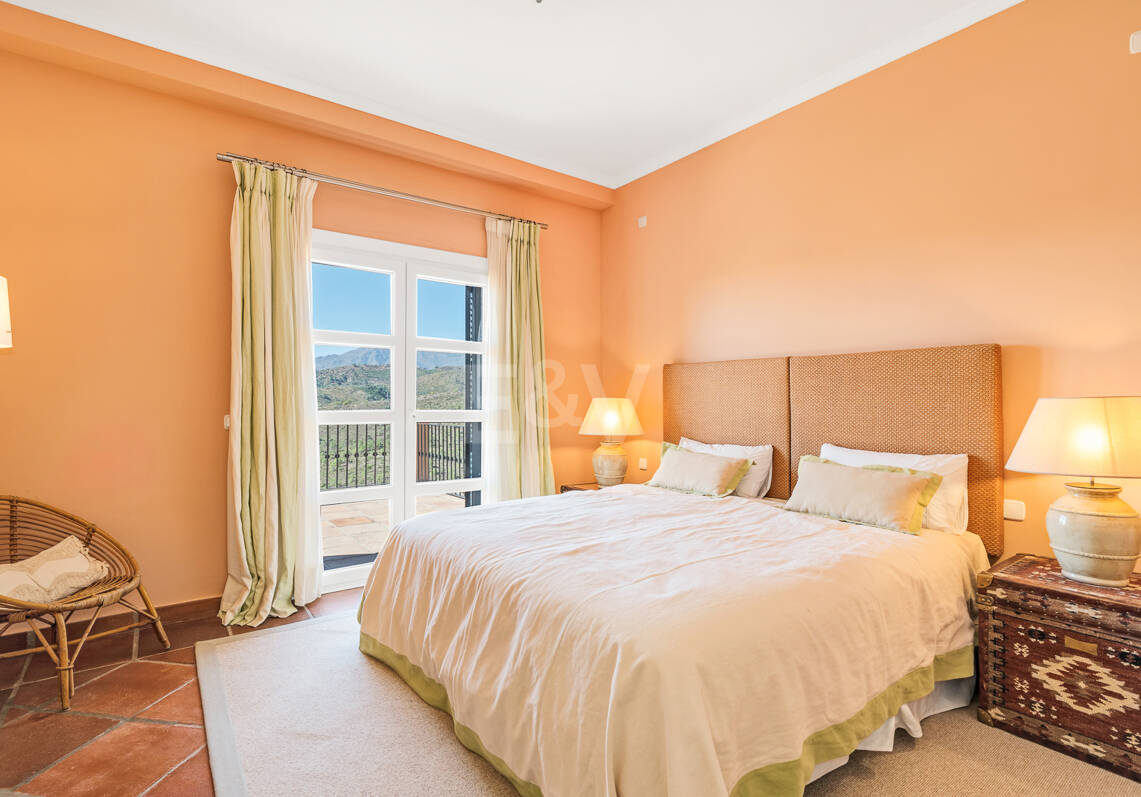 Contemporary Villa with Panoramic Views in La Heredia of Monte Mayor