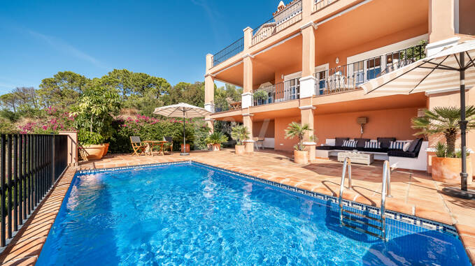Contemporary Villa with Panoramic Views in La Heredia of Monte Mayor