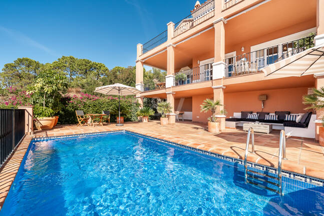 Contemporary Villa with Panoramic Views in La Heredia of Monte Mayor