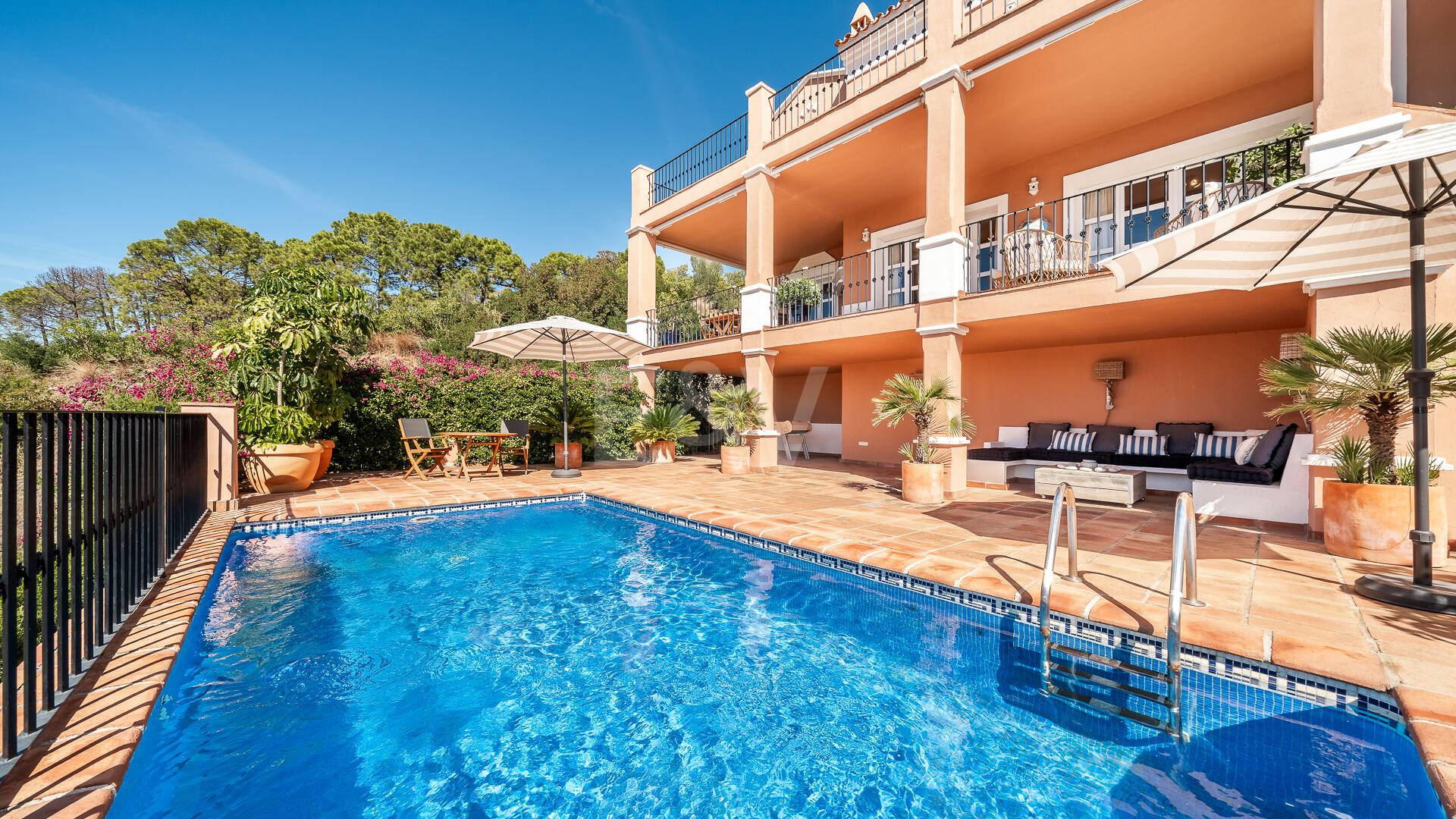 Contemporary Villa with Panoramic Views in La Heredia of Monte Mayor