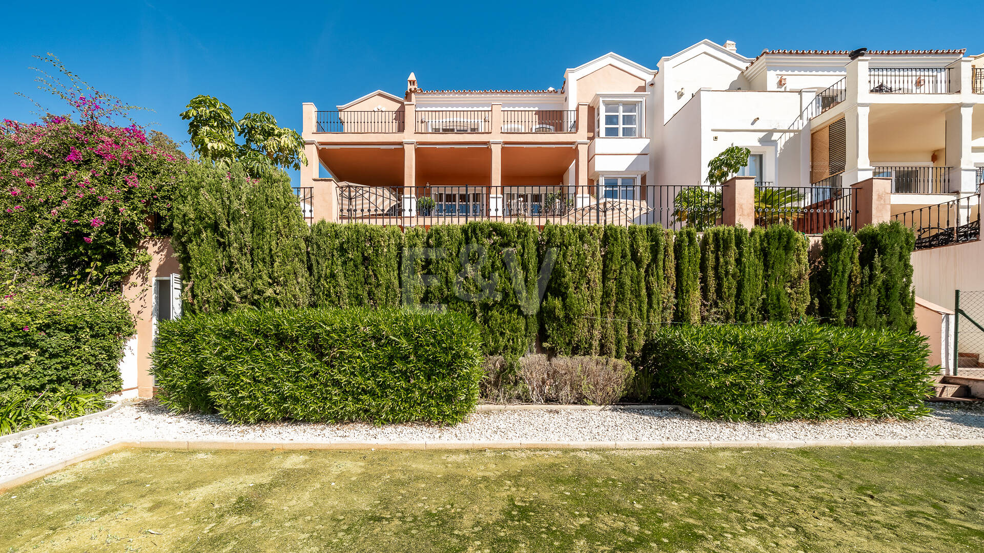 Contemporary Villa with Panoramic Views in La Heredia of Monte Mayor
