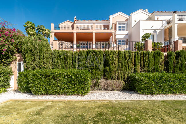 Contemporary Villa with Panoramic Views in La Heredia of Monte Mayor