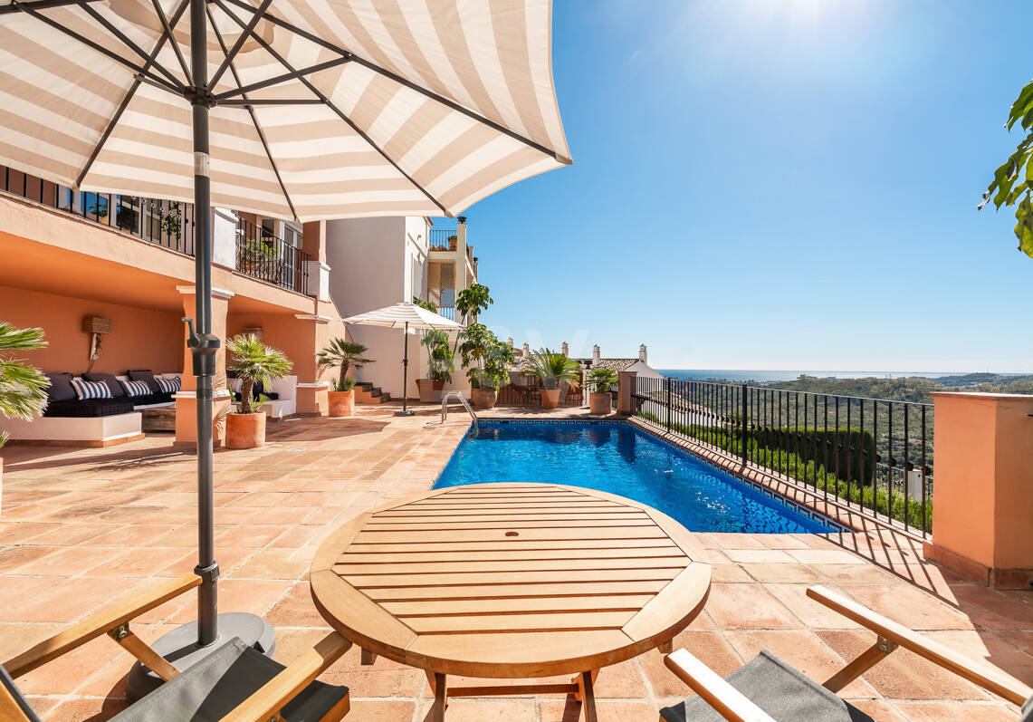 Contemporary Villa with Panoramic Views in La Heredia of Monte Mayor