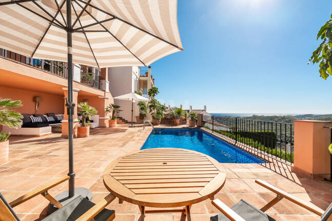 Contemporary Villa with Panoramic Views in La Heredia of Monte Mayor
