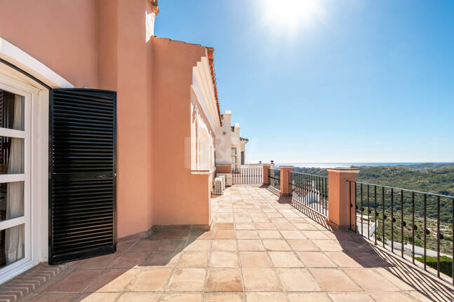 Contemporary Villa with Panoramic Views in La Heredia of Monte Mayor