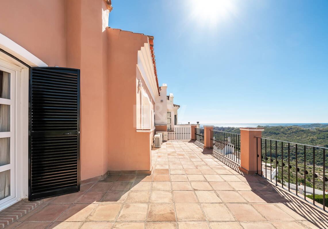 Contemporary Villa with Panoramic Views in La Heredia of Monte Mayor