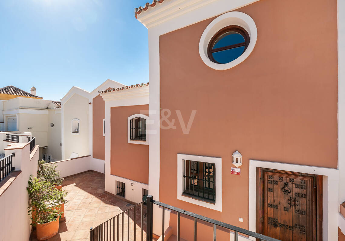 Contemporary Villa with Panoramic Views in La Heredia of Monte Mayor