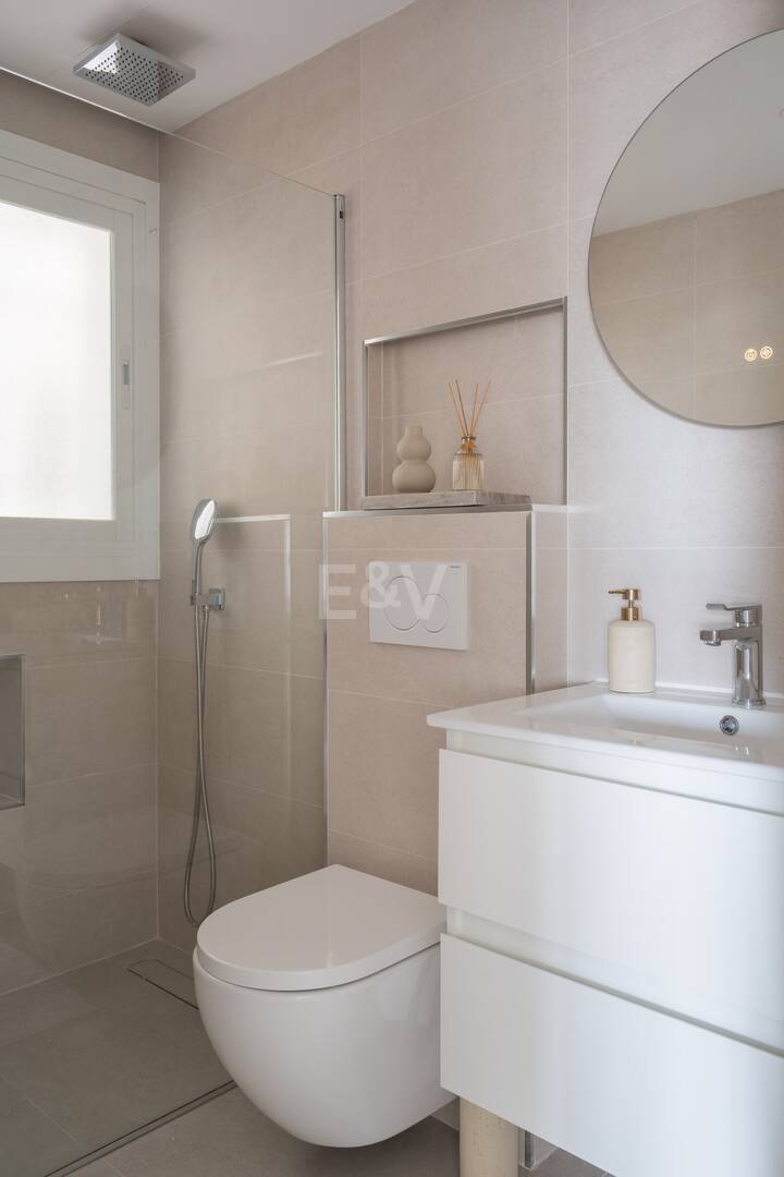 Turnkey Apartment with Panoramic Sea Views in Los Arqueros, Benahavís
