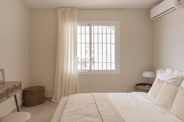 Turnkey Apartment with Panoramic Sea Views in Los Arqueros, Benahavís