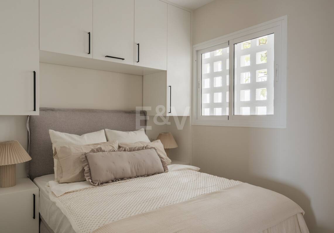 Turnkey Apartment with Panoramic Sea Views in Los Arqueros, Benahavís