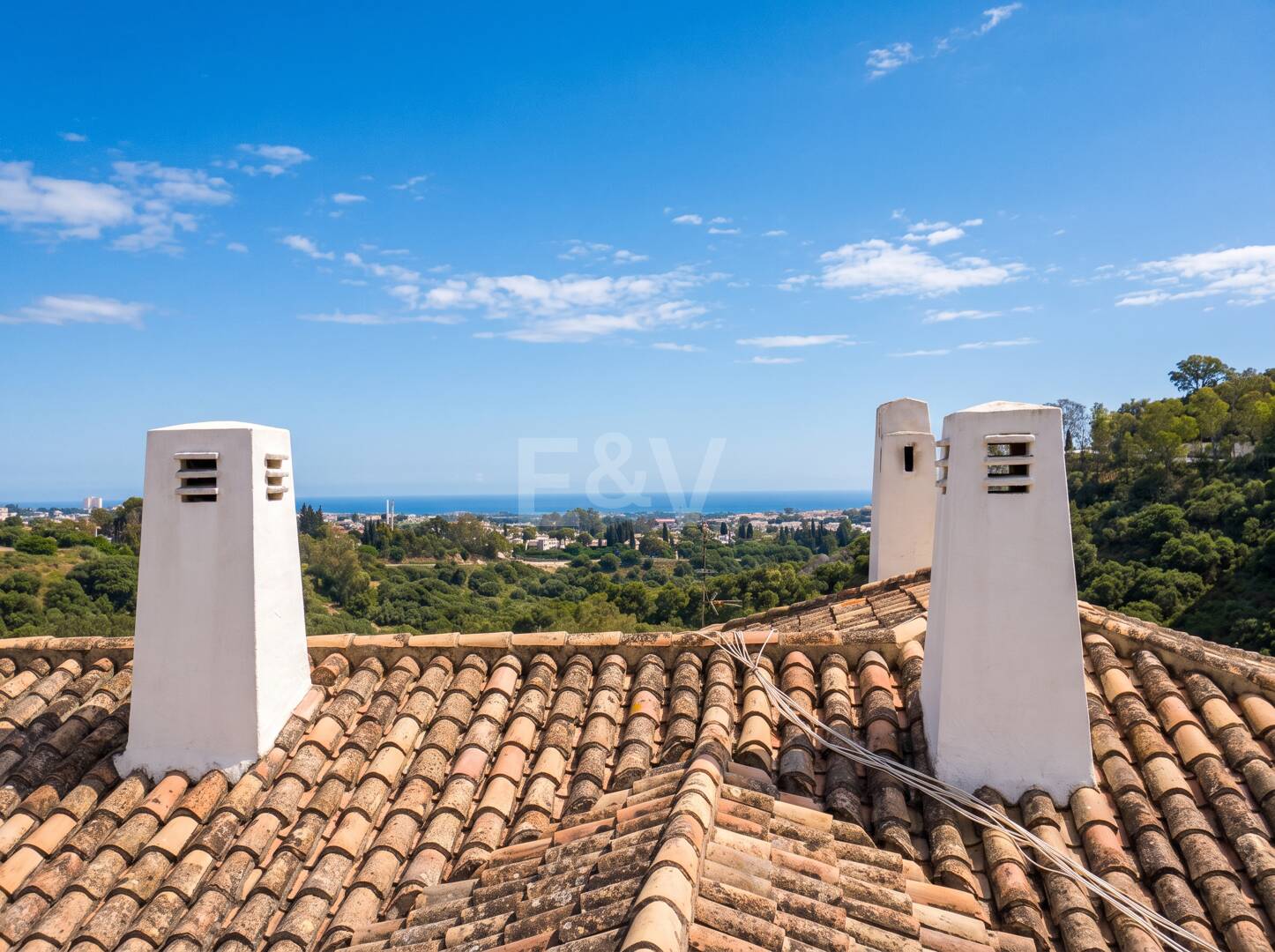 Turnkey Apartment with Panoramic Sea Views in Los Arqueros, Benahavís