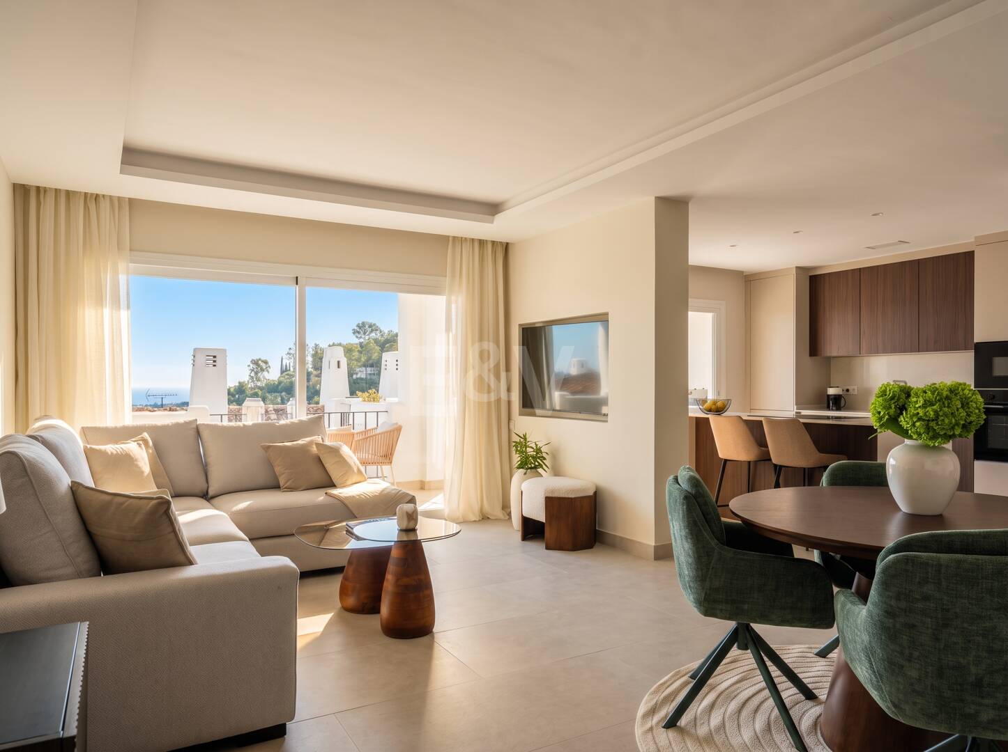 Turnkey Apartment with Panoramic Sea Views in Los Arqueros, Benahavís