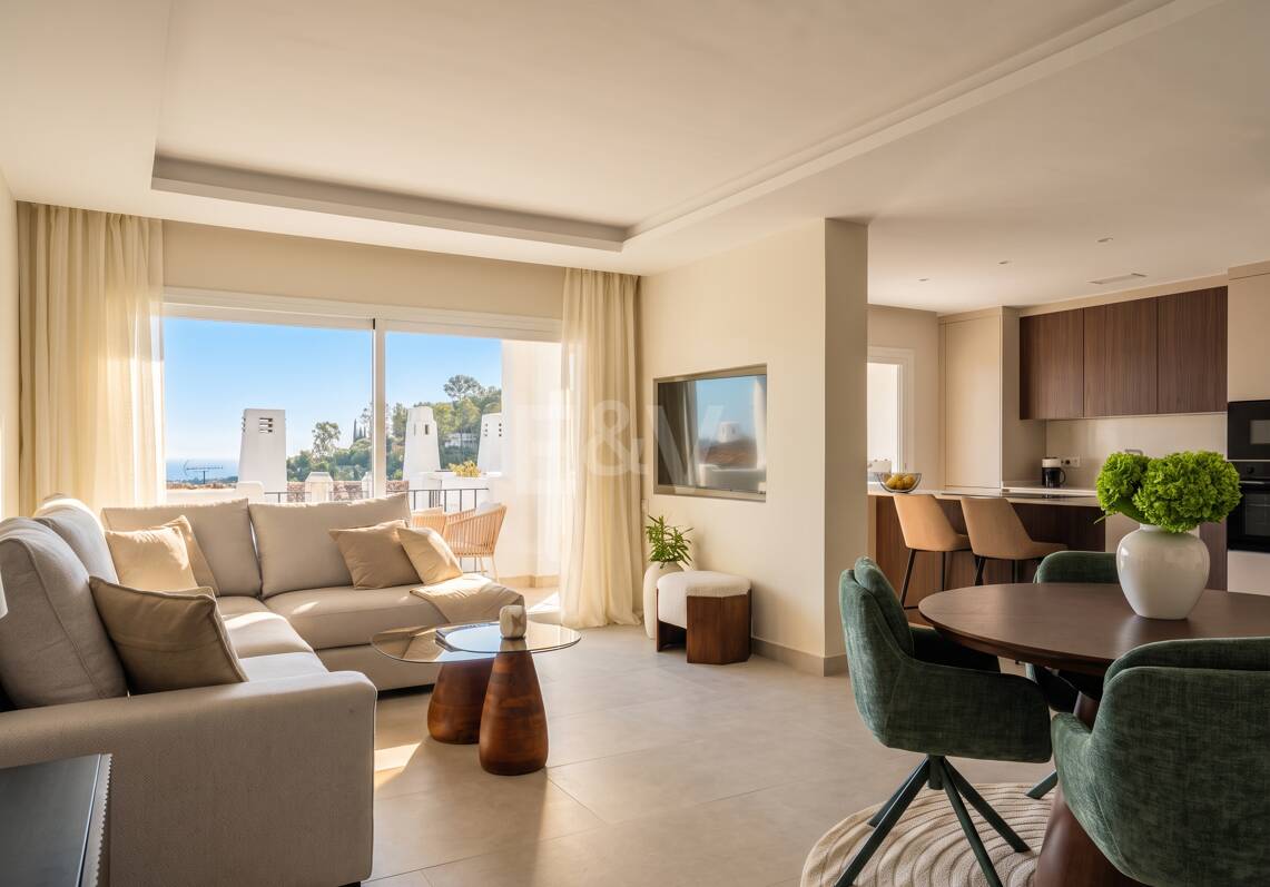 Turnkey Apartment with Panoramic Sea Views in Los Arqueros, Benahavís