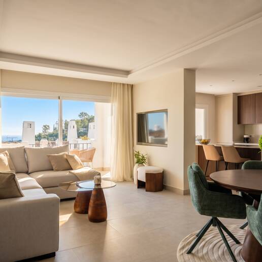 Turnkey Apartment with Panoramic Sea Views in Los Arqueros, Benahavís