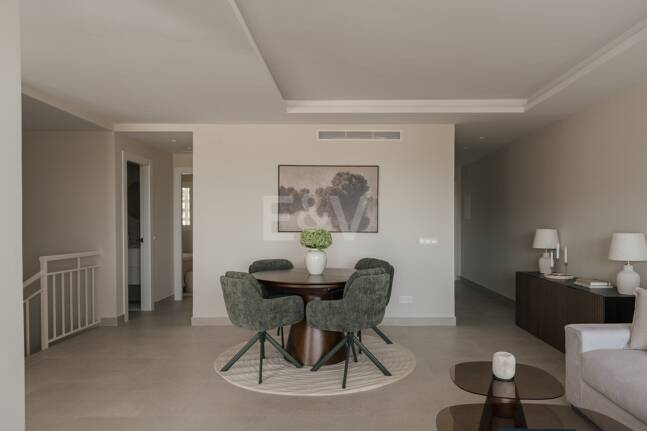 Turnkey Apartment with Panoramic Sea Views in Los Arqueros, Benahavís