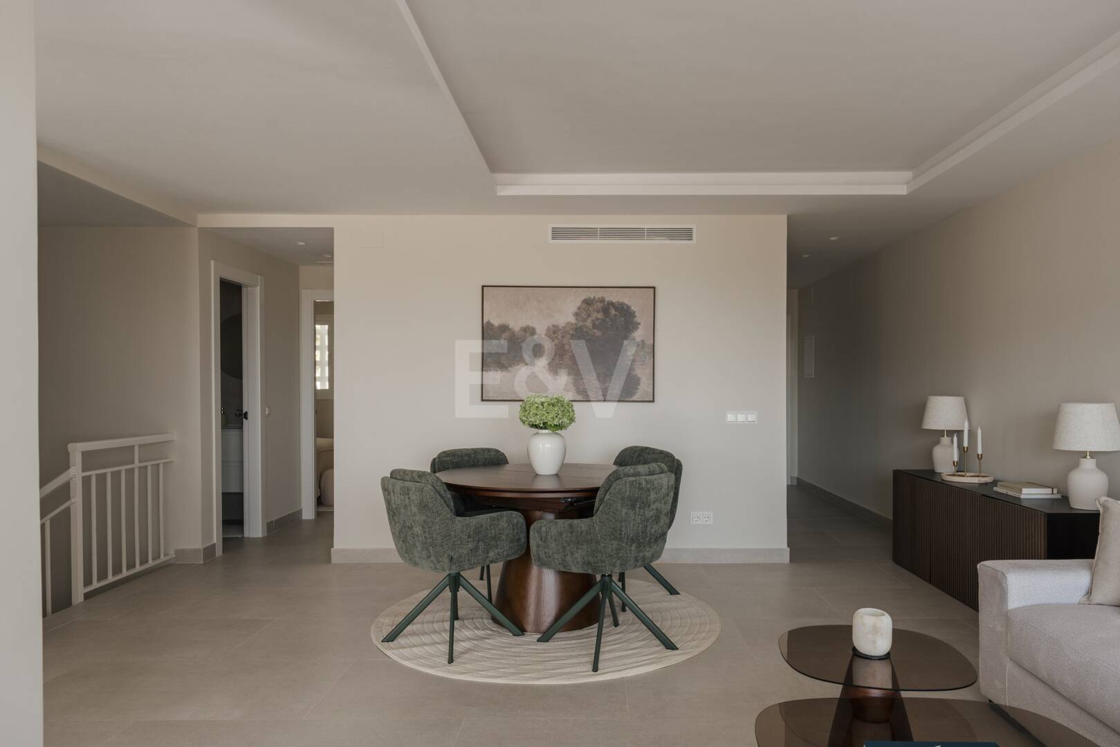 Turnkey Apartment with Panoramic Sea Views in Los Arqueros, Benahavís