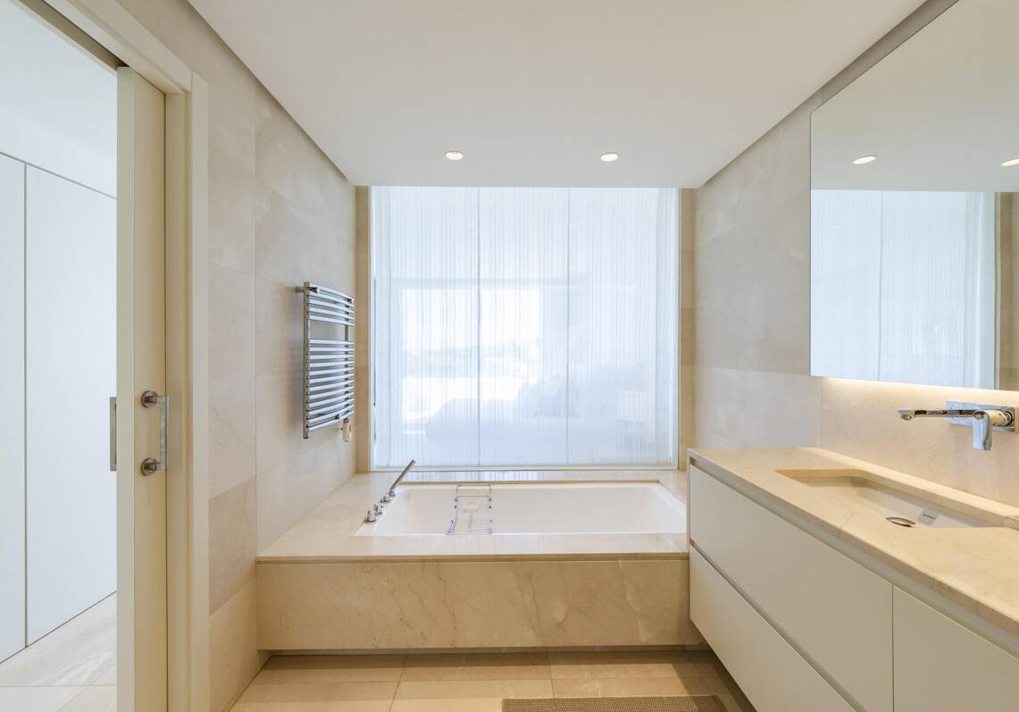 Ático dúplex elegante en Marina Puente Romano