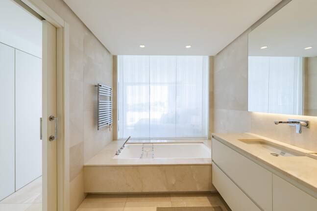 Ático dúplex elegante en Marina Puente Romano