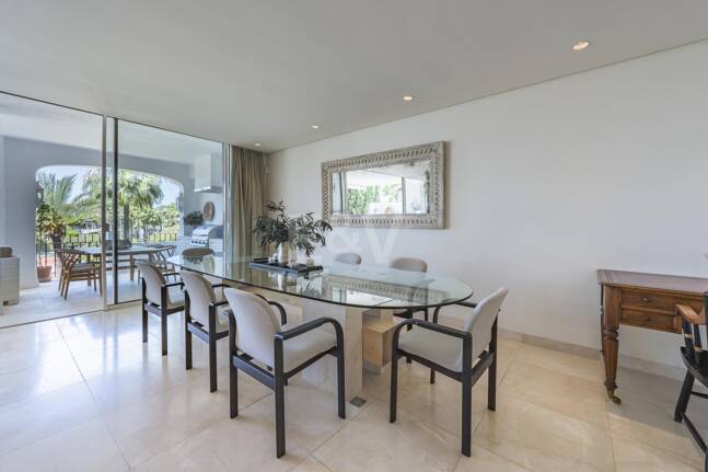 Ático dúplex elegante en Marina Puente Romano