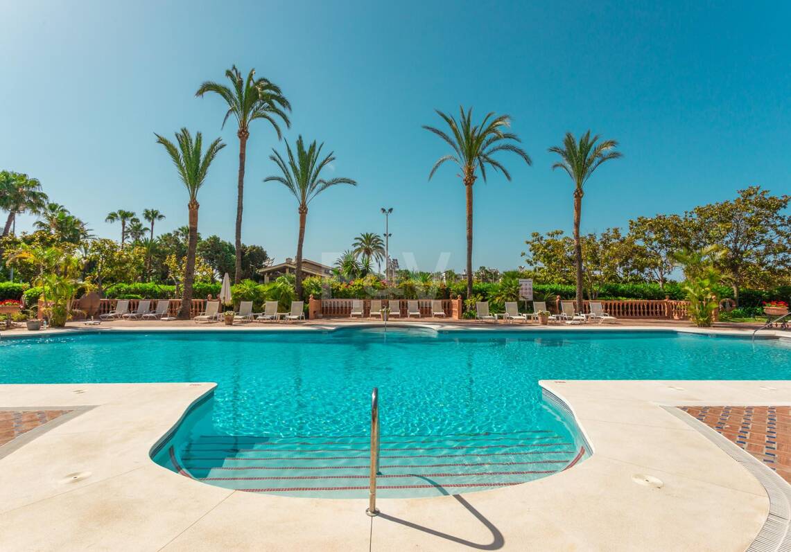 Ático dúplex elegante en Marina Puente Romano