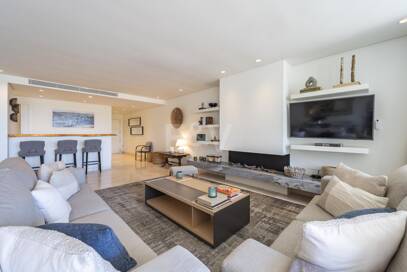 Ático dúplex elegante en Marina Puente Romano