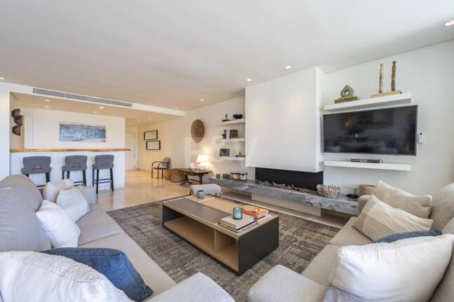 Ático dúplex elegante en Marina Puente Romano
